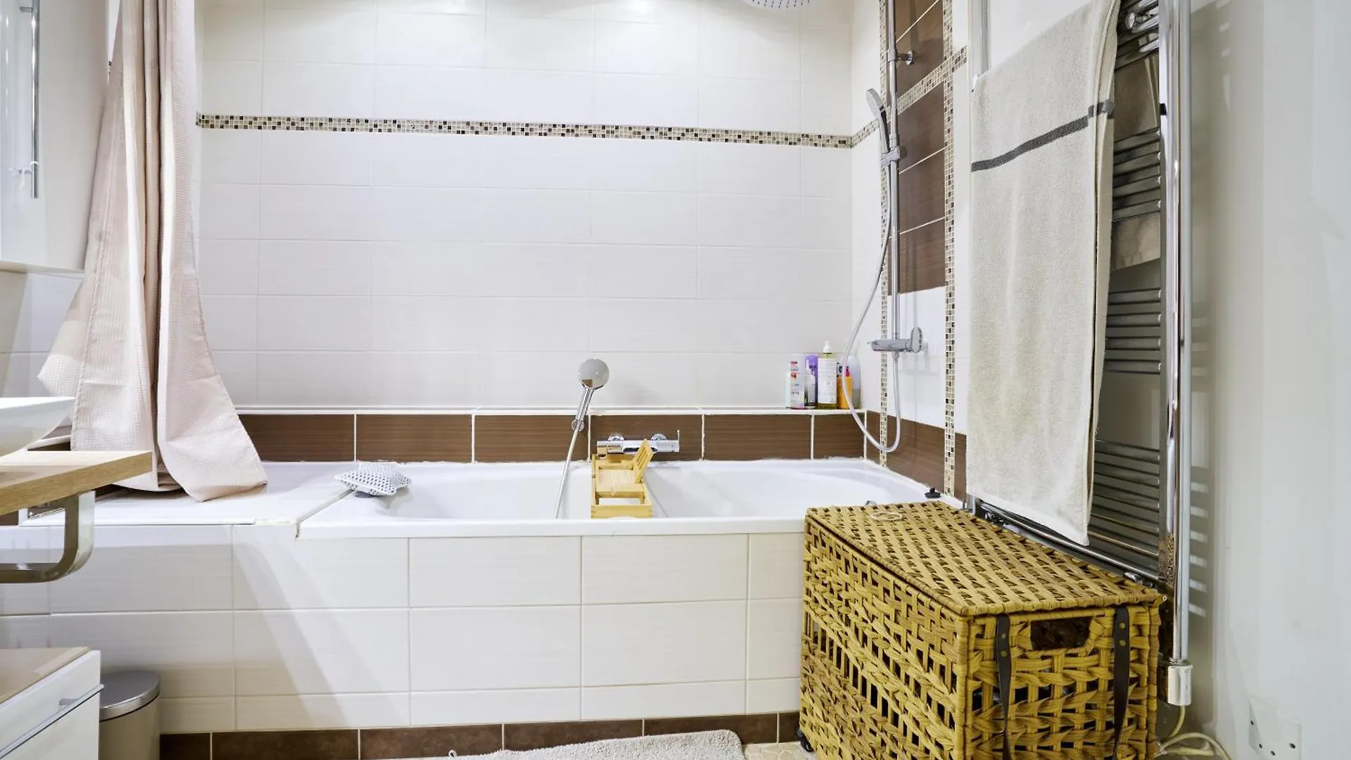 Maison De Ville Moderne Climatisee Avec Piscine Morieres-les-Avignon Feriehus